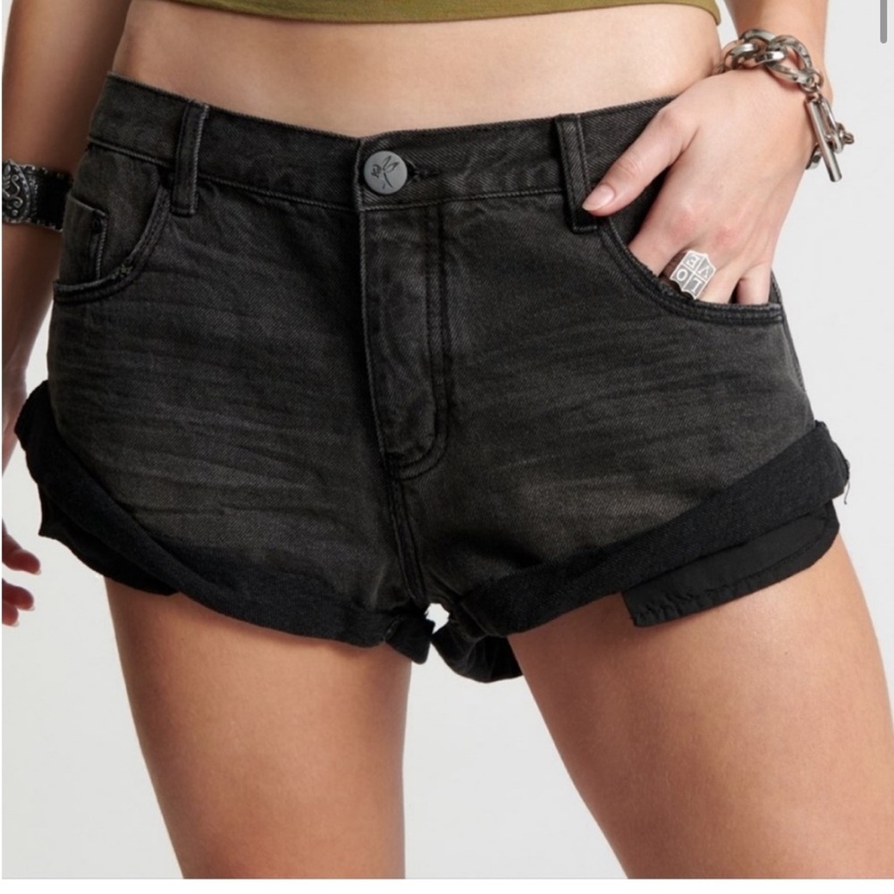 NWT low waist bandits in double bass faded blk wash denim shorts one teaspoon 29